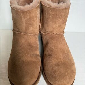 UGG Chestnut Suede Classic Short Winter Boots
